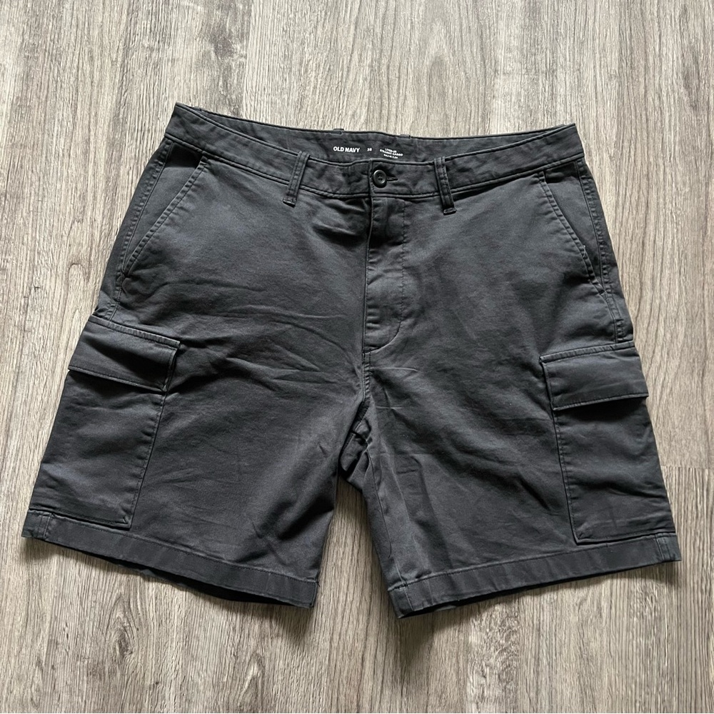 Old Navy Lived-In Cargo Panther/Gray Shorts 9” Inseam Size 38 W